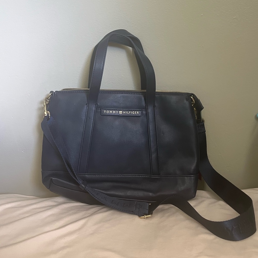 Tommy Hilfiger Medium Crossbody Bag